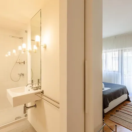 Bflat Townhouse *